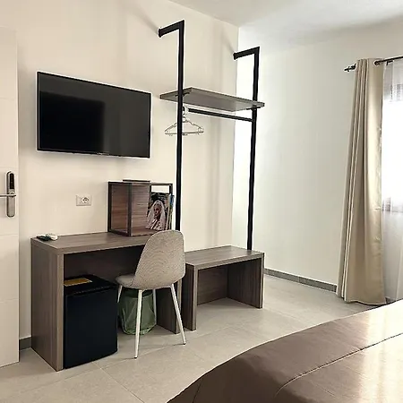 Longevity מלון *